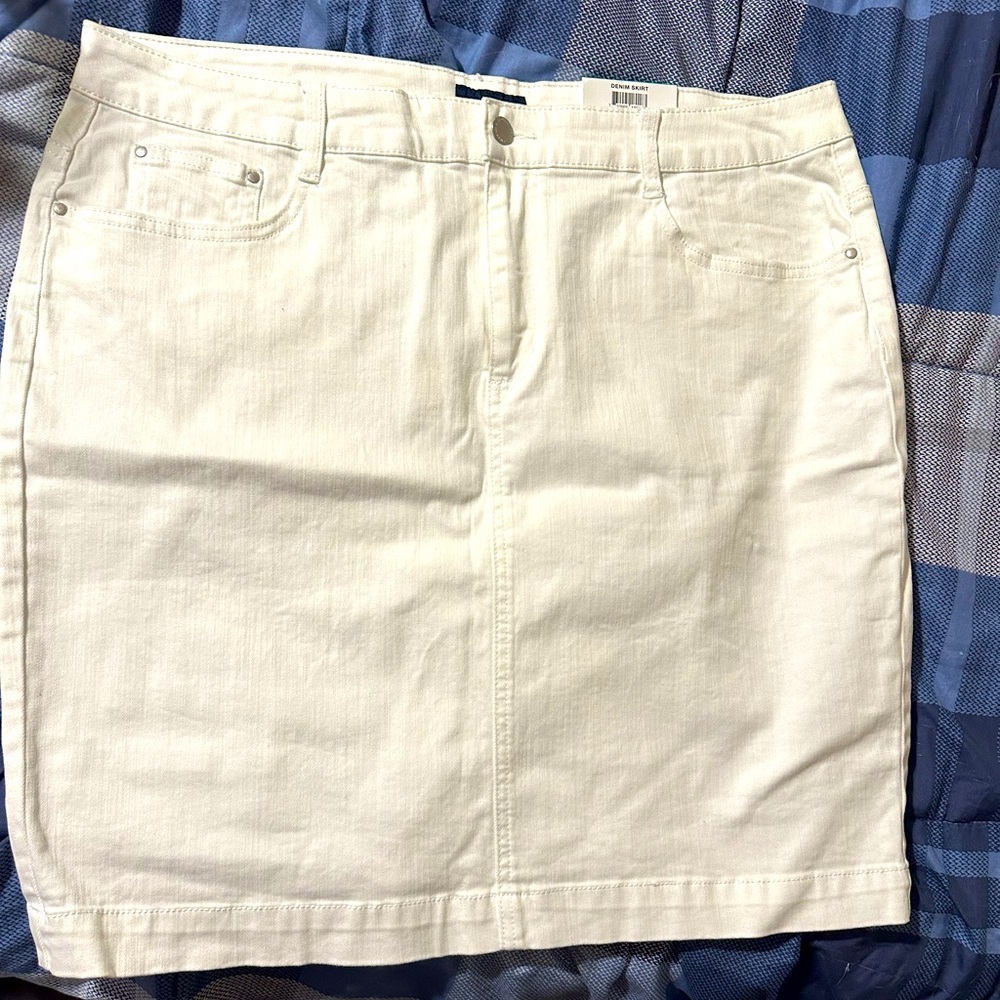 Charter Club White Denim Skirt Size 16, NWT!